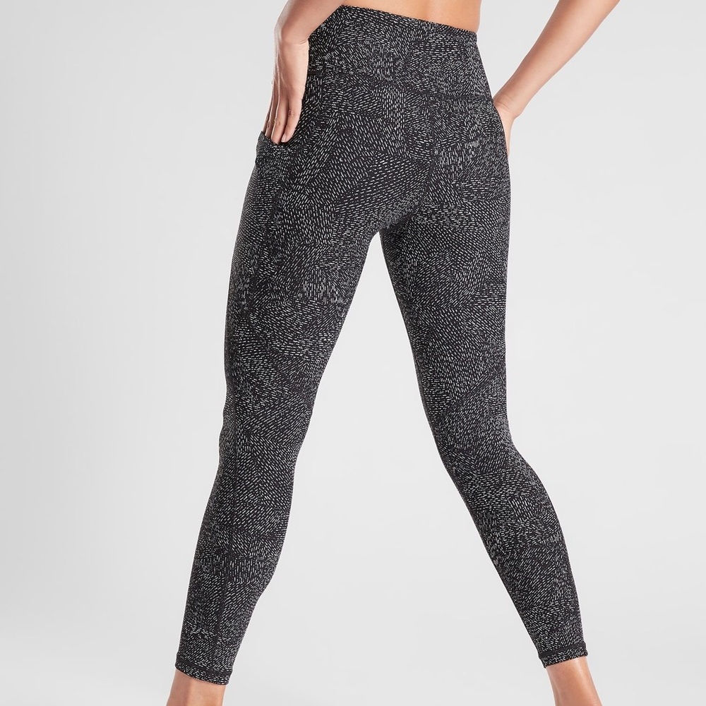 Athleta Salutation Stash Rainwater Leggings Size Small